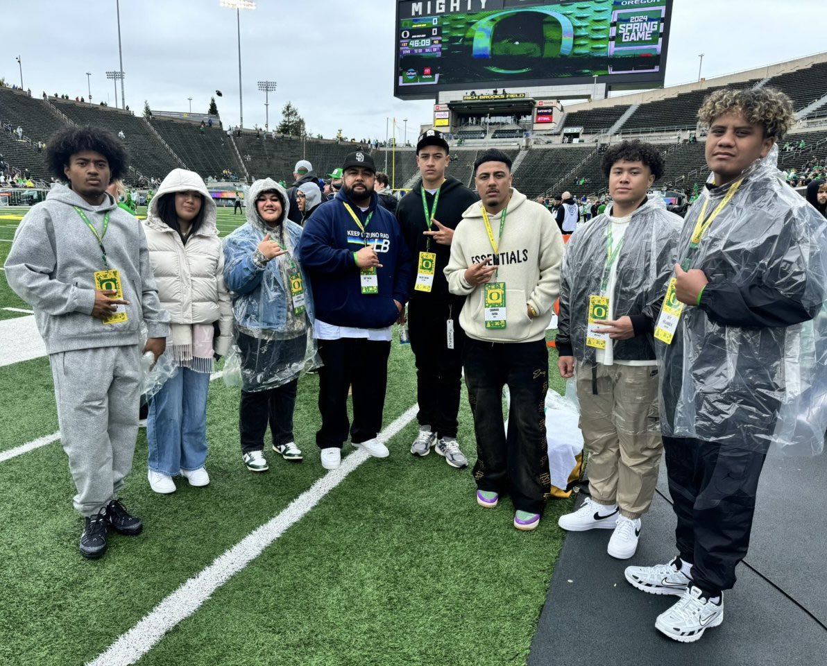TCqbll's tweet image. Nothing better than family. Had the best time hanging out with @BottMulitalo @CTafua7 &amp;amp; @Cuuhraig this whole weekend. #ScoDucks #GoDucks @oregonfootball Give them a follow and let them know we want them here.  @CoachDanLanning @CoachLup @CoachTuioti92 @MarshallDucks @ptbiondo…