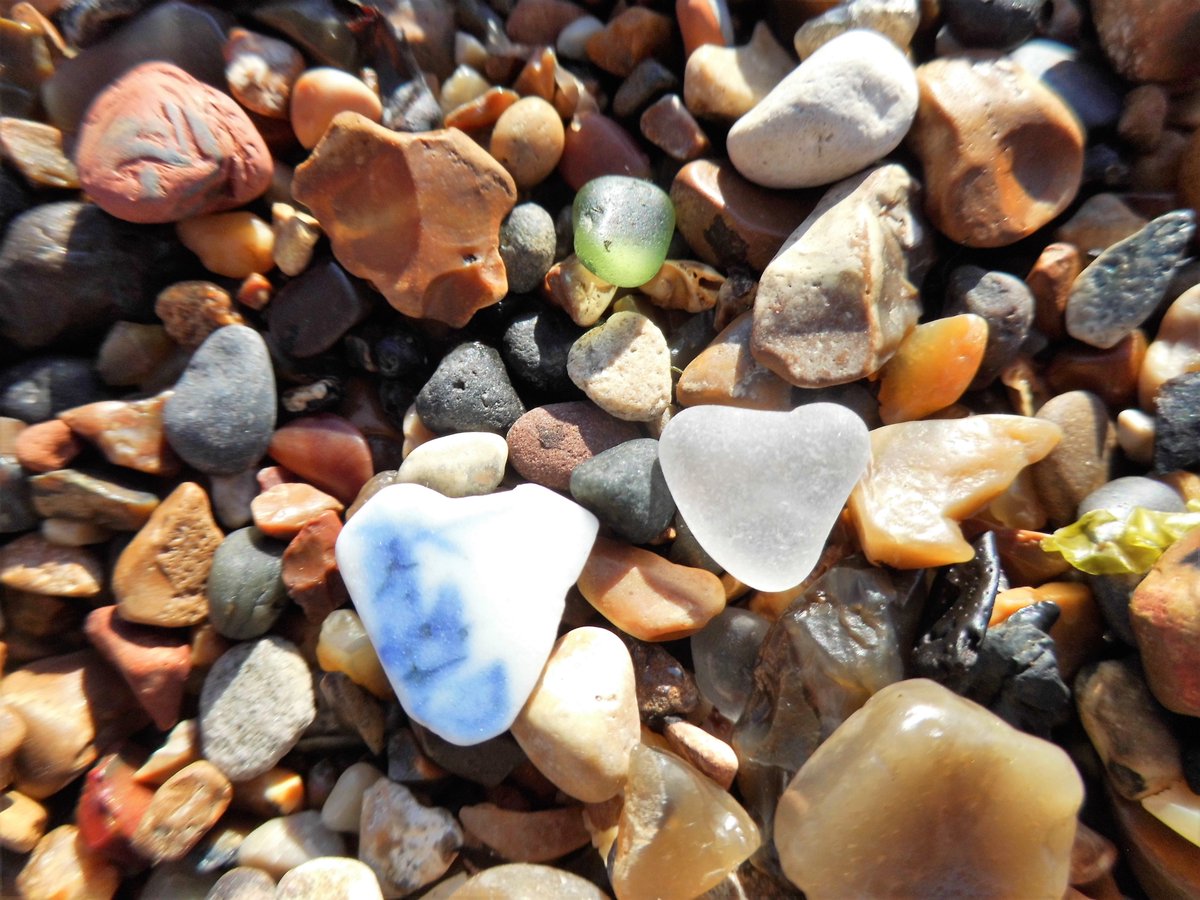 Lovely Beachy Bits 'n' Bobs!! #pottery #seaglass #seaside #treasurehunting #curiosities #cullercoats #beachcombing #tiddlywinks #oceanplastic