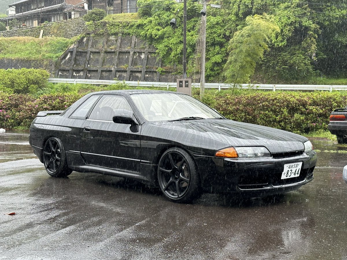 n_zawa8912's tweet photo. @hcbnr32 さんから
17年放置の部品取り状態の32を購入して2年も掛かってしまいましたが、復活させて里帰りする！という有言実行が出来ました🫶
雨で綺麗な状態で見せれなかったのが残念😮‍💨
話したい事は沢山ありますが、長くなってしまうので…
詳しくは後日YouTube出しますので見て下さい🤩🙏 https://t.co/LwAv7vYc1h