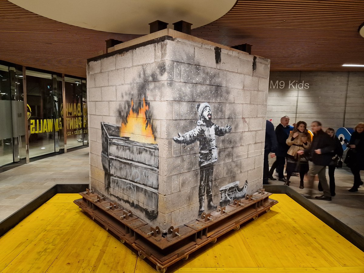 ✨Un viaggio tra le opere di #Banksy al museo @M9museum!

👨‍🎨Fino al 2 giugno, scopri la #StreetArt e questo artista misterioso in grado di scuotere le coscienze raccontando le disuguaglianze sociali, i migranti, i conflitti e i diritti dei popoli!

 👉events.veneziaunica.it/it/content/ban…