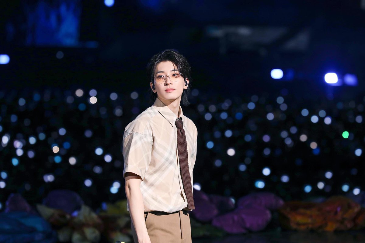 I’ve been itching to say this, but I think this is Wonwoo’s era. I mean, looking at him since Follow Tour began he was just glowing & it just intensified as days goes by. Cheol was right, he has always been bright. He just went through some stuff and he came back brighter.