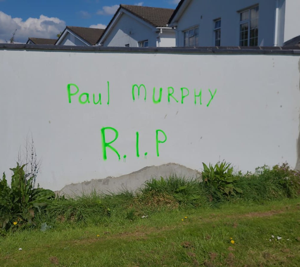 A death threat to People Before Profit TD Paul Murphy was spray-painted on a wall only minutes away from his home. m.independent.ie/irish-news/peo…