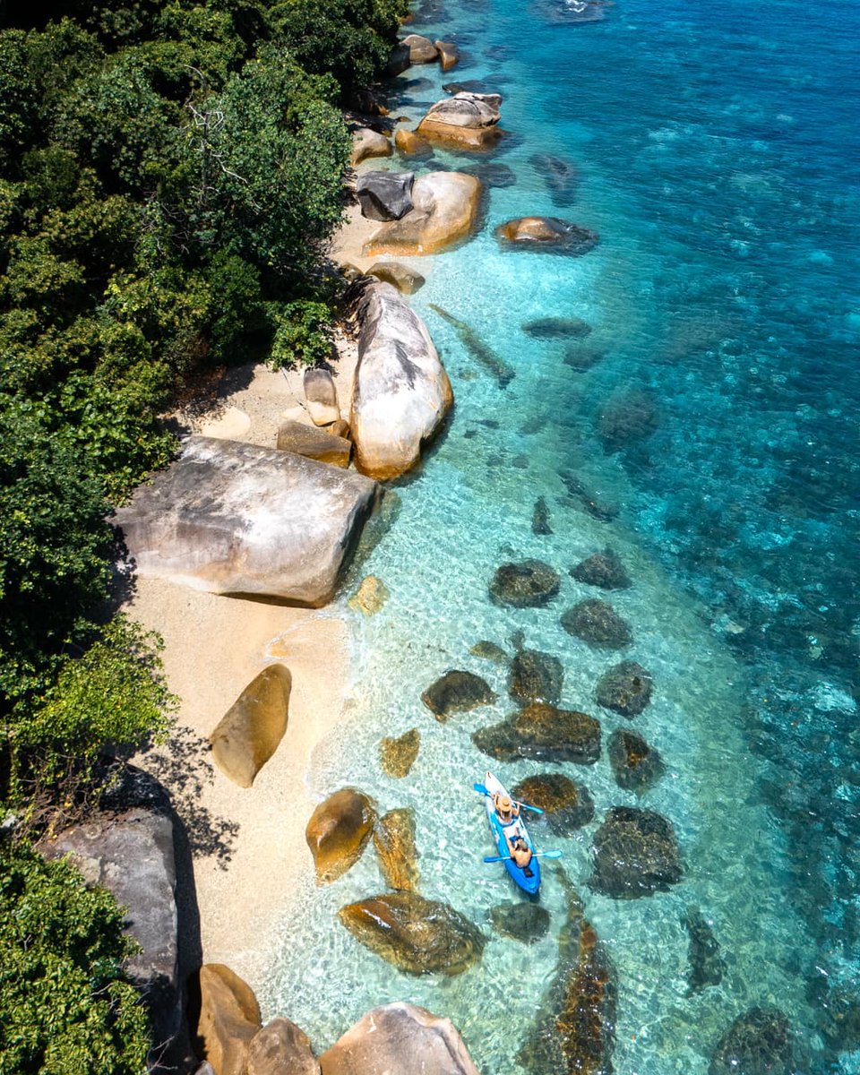 A slice of paradise in Tropical North Queensland.
@ Earth with Tom
Fitzroy Island
GREAT BARRIER REEF 
#sliceofparadise #TropicalNorthQueensland #FitzroyIsland #GreatBarrierReef