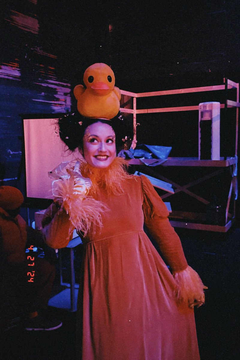 Was super sad to be a member down for our last performance of Manon Leascaut- but also excited for Mr Ducky to have his debut! 🐥✨

@ETOpera @stevephillipsmt @Everymanchelt