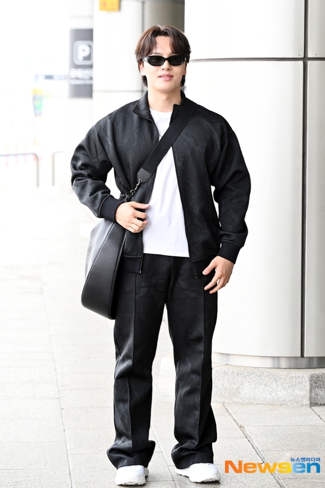 【PHOTO】ヨ・ジング、ファンミーティングのため日本へ…クールなファッション
news.kstyle.com/article.ksn?ar…

#ヨジング #YeoJinGoo #여진구 #9ooX