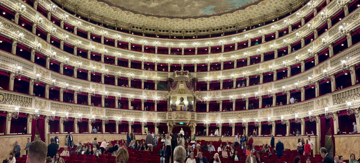 sebpollngton's tweet photo. Opening night &amp; fine return to Naples 🇮🇹 for #birminghamroyalballet 🇬🇧 @teatrosancarlo on Sunday evening. Late Ken MacMillan’s choreography directed by #PaulConnelly @BRB #RomeoeGiulietta #Ballet #Prokofiev #Shakespeare #RomeoJuliet #romeoandjuliet #ukinitaly https://t.co/AmhxLi3o5P
