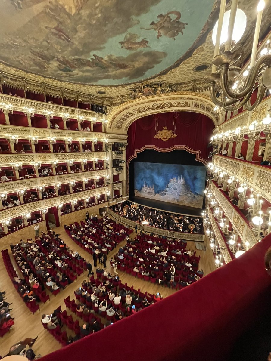 Opening night & fine return to Naples 🇮🇹 for #birminghamroyalballet 🇬🇧 @teatrosancarlo on Sunday evening. Late Ken MacMillan’s choreography directed by #PaulConnelly @BRB #RomeoeGiulietta #Ballet #Prokofiev #Shakespeare #RomeoJuliet #romeoandjuliet #ukinitaly