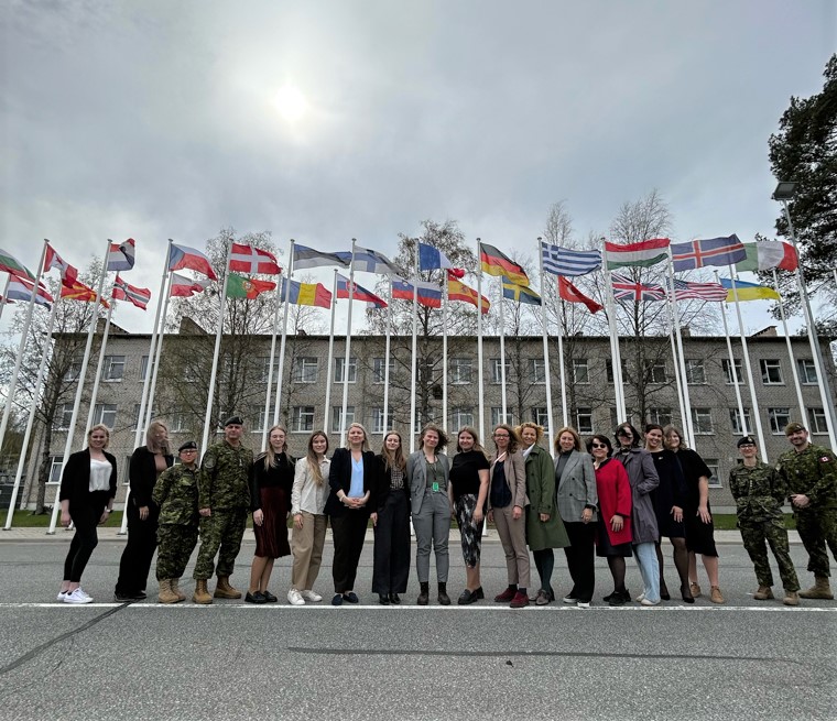 On 29 April, at Ādaži military base, in support of #WomenPeaceSecurity agenda, @Latvian_MFA took part in an excellent discussion on women’s experience & perspective in armed forces.   
Thank you @CanadaLatvia & Women for Security.   

#WPS #LatviaUNSC