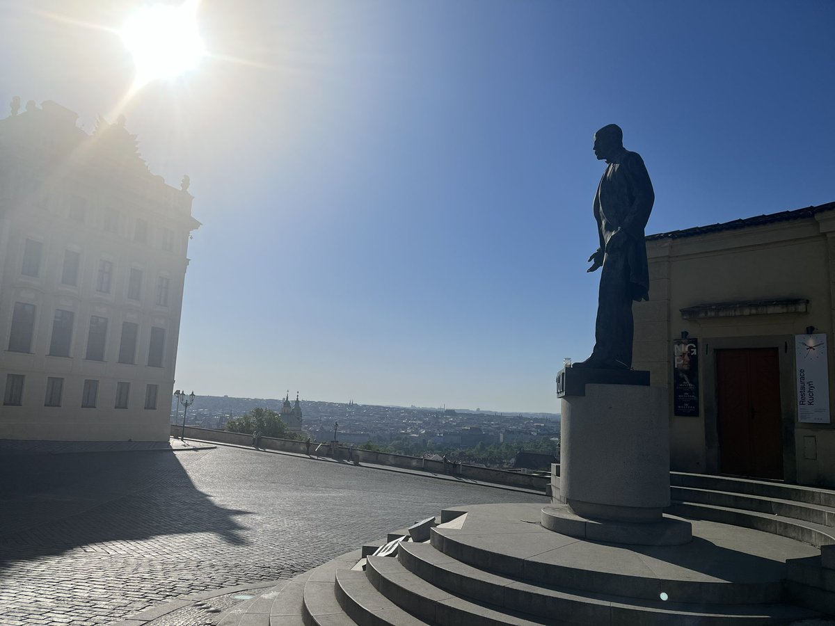 At first sight, this looks like the perfect day to spend outside in stunning Prague, rather than at a conference. However, today, Czechia celebrates 20 years of EU membership. I am honoured to join a dialogue on European priorities for the next 20 years.