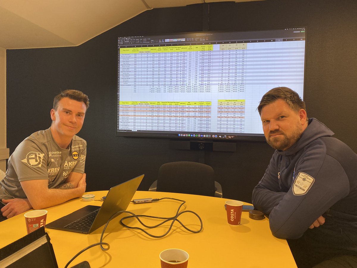 En fin prat med <a href="/ralingenfk/">Rælingen Fotballklubb</a> på Åråsen!

En liten fremleggelse om hvordan vi driver <a href="/LillestromSK/">Lillestrøm SK</a>-akademiet med tanke på: -vekst og modning
-taktisk periodisering
-fysisk utvikling hos ungdom 🤝🏽