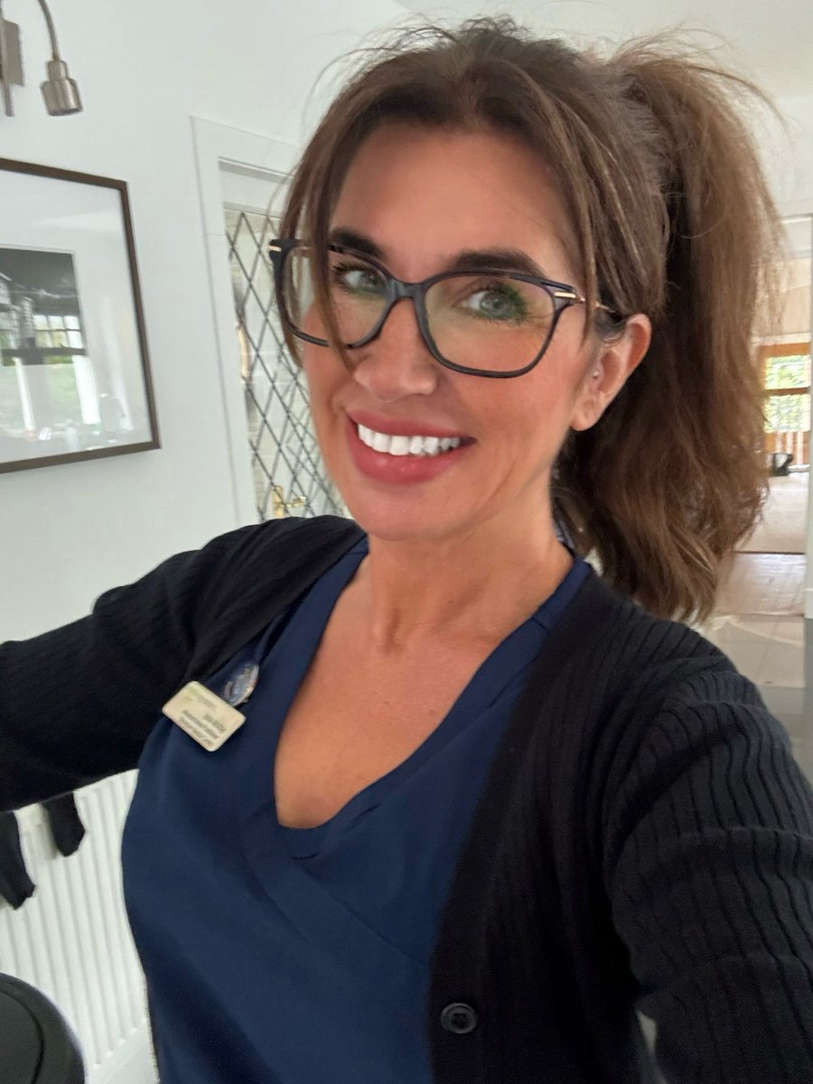 New glasses!!!! Suspiciously like the old ones, but with much clearer lenses! 😉😉
Happy Tuesday peeps! Let’s make it a productive day. 
Clarity of sight… figuratively and literally🫶🏽🫶🏽🫶🏽
#nurselife #nhs #busydayahead 💙💙💙