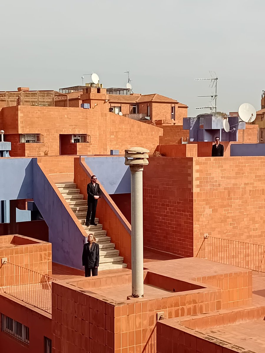 😍 L'artista @rigobandini tria el barri Gaudí de Reus per presentar el seu nou projecte en col·laboració amb els artistes italians Colpesce Dimartino 👏👏 📽️ L'enregistrament es va fer el 18 de març i s'acaba de publicar reus.cat/noticia/lartis… @ReusPromocio #ReusFilmOffice