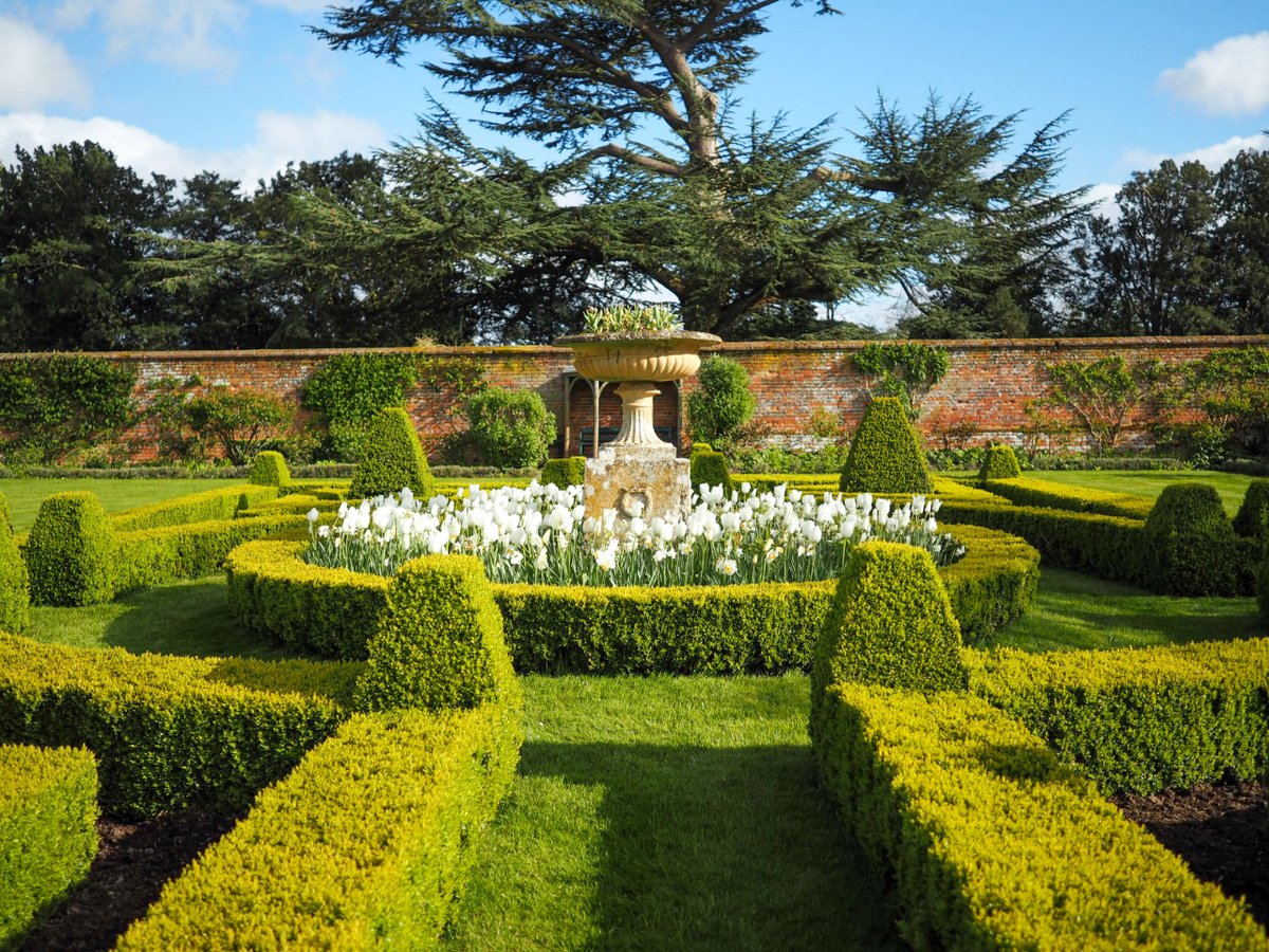 Tomorrow is the day! We can’t wait to welcome visitors tomorrow as we open our gates for 2024 to enjoy another summer opening season in the gardens 🌷 #HelminghamHallGardens #GreatBritishGardens