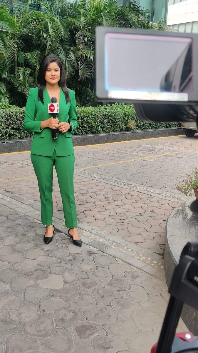 Indian tv News Anchors🇮🇳 Page promotion➡️ Please Follow News Anchor - Sonika Singh hindustanianchors