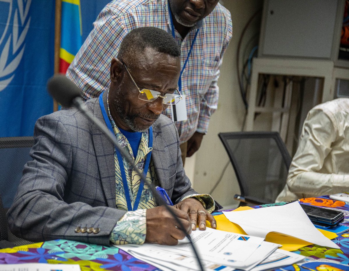 Retrait de la #MONUSCO au #SudKivu : la feuille de route de l'Équipe Provinciale Intégrée de Transition réceptionnée et validée. Elle sera transmise au secrétariat technique national conjoint marquant une étape importante vers la consolidation de la paix et la stabilité.