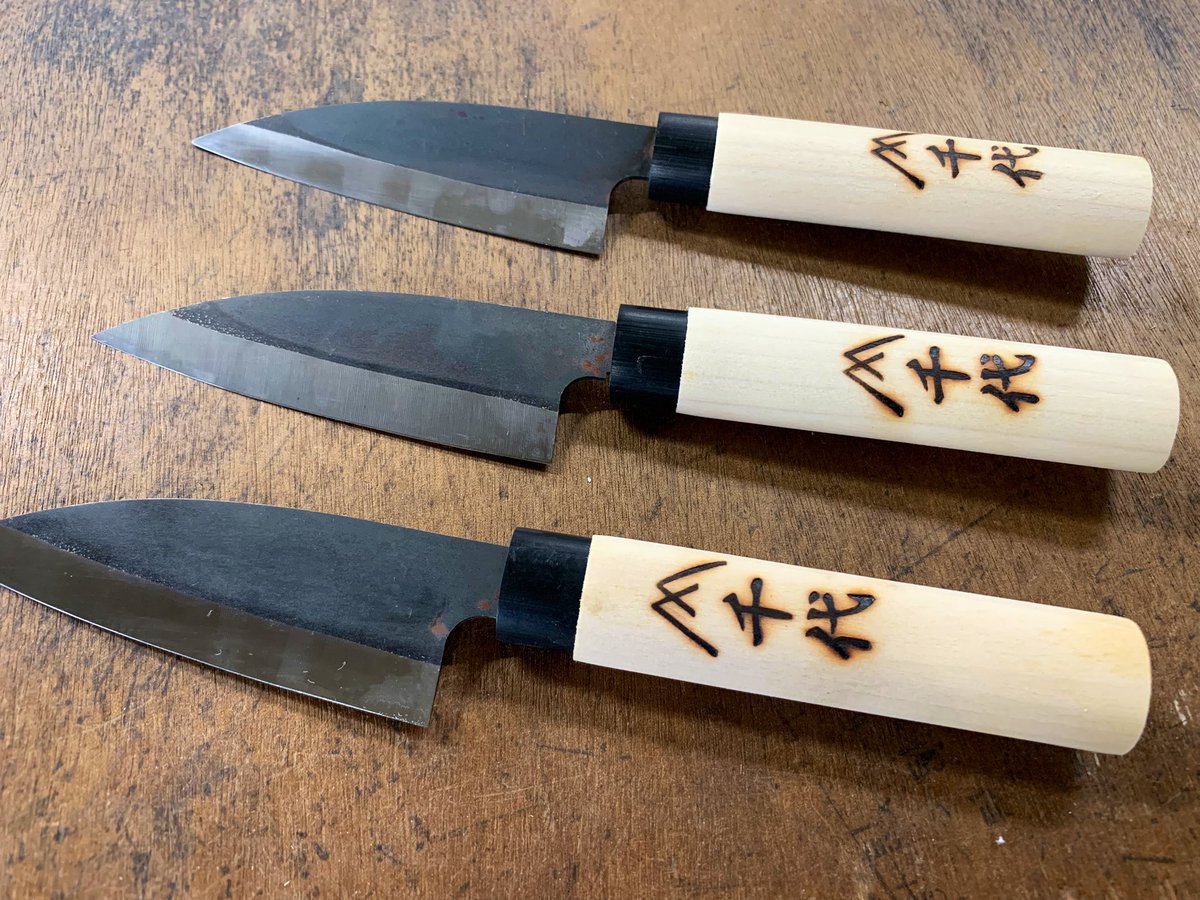 ymgchiyoichi723's tweet photo. (꜆ ˙-˙ )꜆🎁プレゼント企画！

当店オリジナル“山千代”の焼印入り小出刃包丁
《鎌嫁が焼印をミスったアウトレット品》
です！ ※クレームはなしで！

焼印はミスってますが、本職用の
とてもよく切れる小出刃包丁！
3本セットを4名様に💫

応募方法はフォロー＆リポスト！
締切は5/1 17:00まで✩.*˚ https://t.co/VDFqVLFRYN
