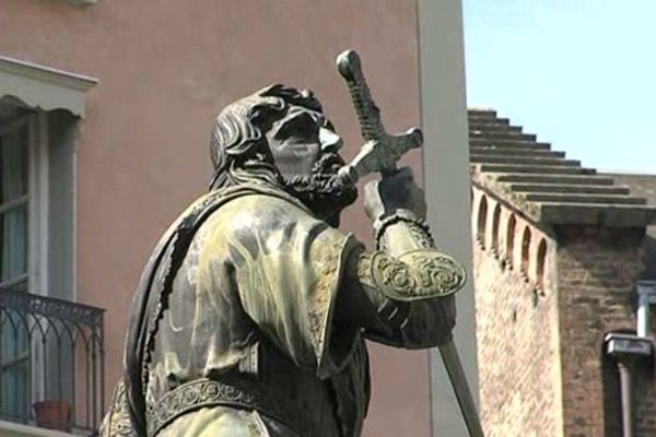 Cinq centenaire de la mort au combat du chevalier Bayard le 30 avril 1524.
Bayard est l’un des plus grands mythes nationaux. 
L’événement est inscrit aux commémorations nationales, mais je doute fort qu’il fasse beaucoup parler ici et ailleurs….
Ainsi va l’histoire !