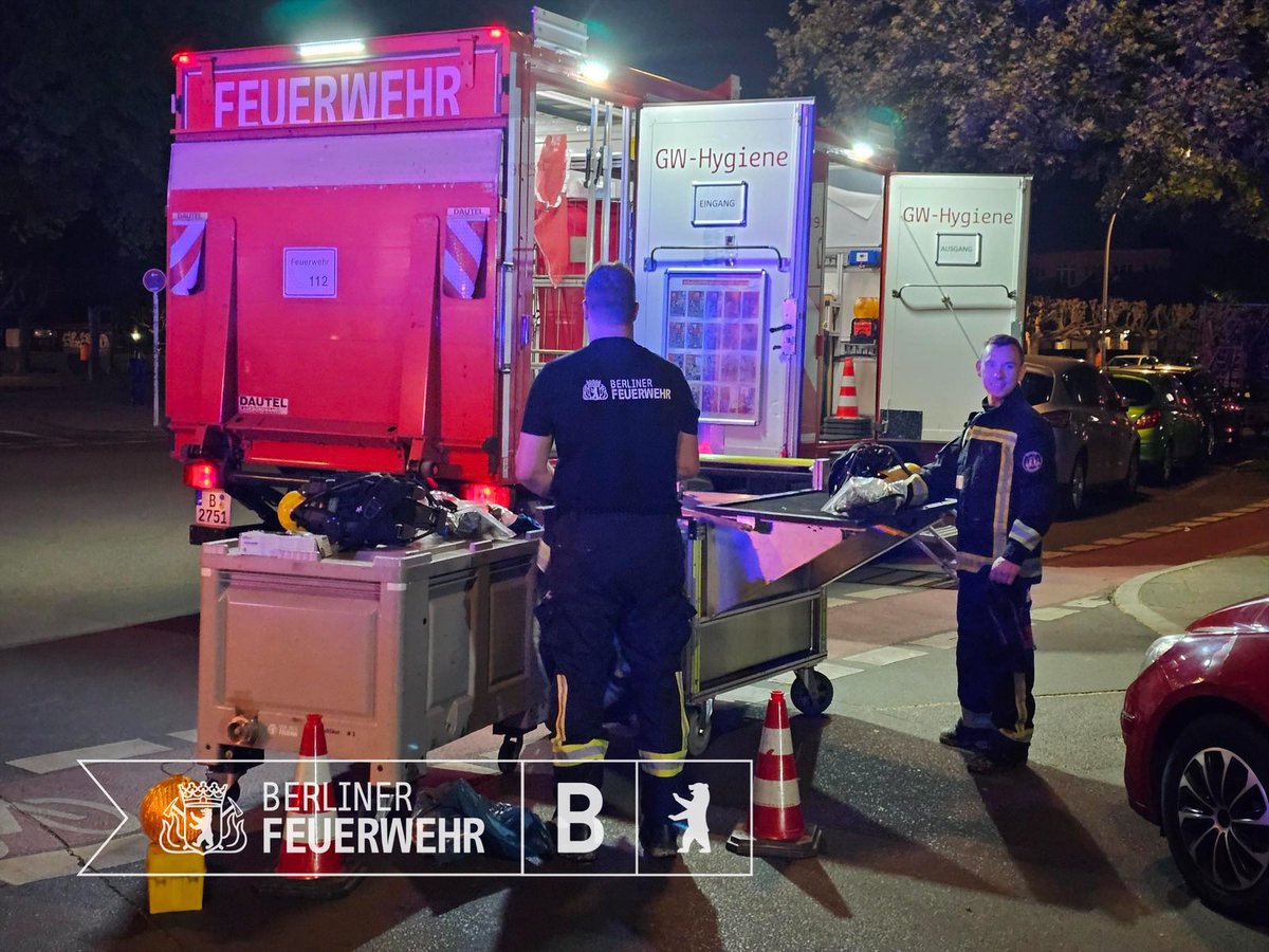 #Brand in #Charlottenburg Morgens brannte ein Restaurant im 5-gesch. Wohngeb. am #Mierendorfplatz. Aufmerksamer Anwohner und sehr schnelles Handeln der @Berliner_Fw verhinderten eine Brandausbreitung und Gefährdung von Personen, niemand verletzt. 24 Kräfte waren 2 h am Ort tätig.