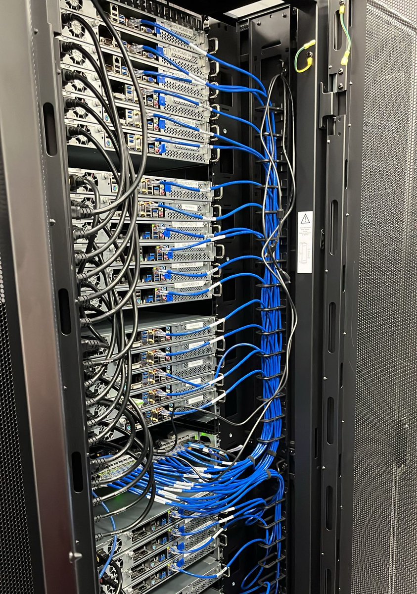 Are you looking for a dedicated server for your business? We can help you!
We design and assemble our own #baremetal to achieve better space efficiency. #ddosprotection #barcelona #houston