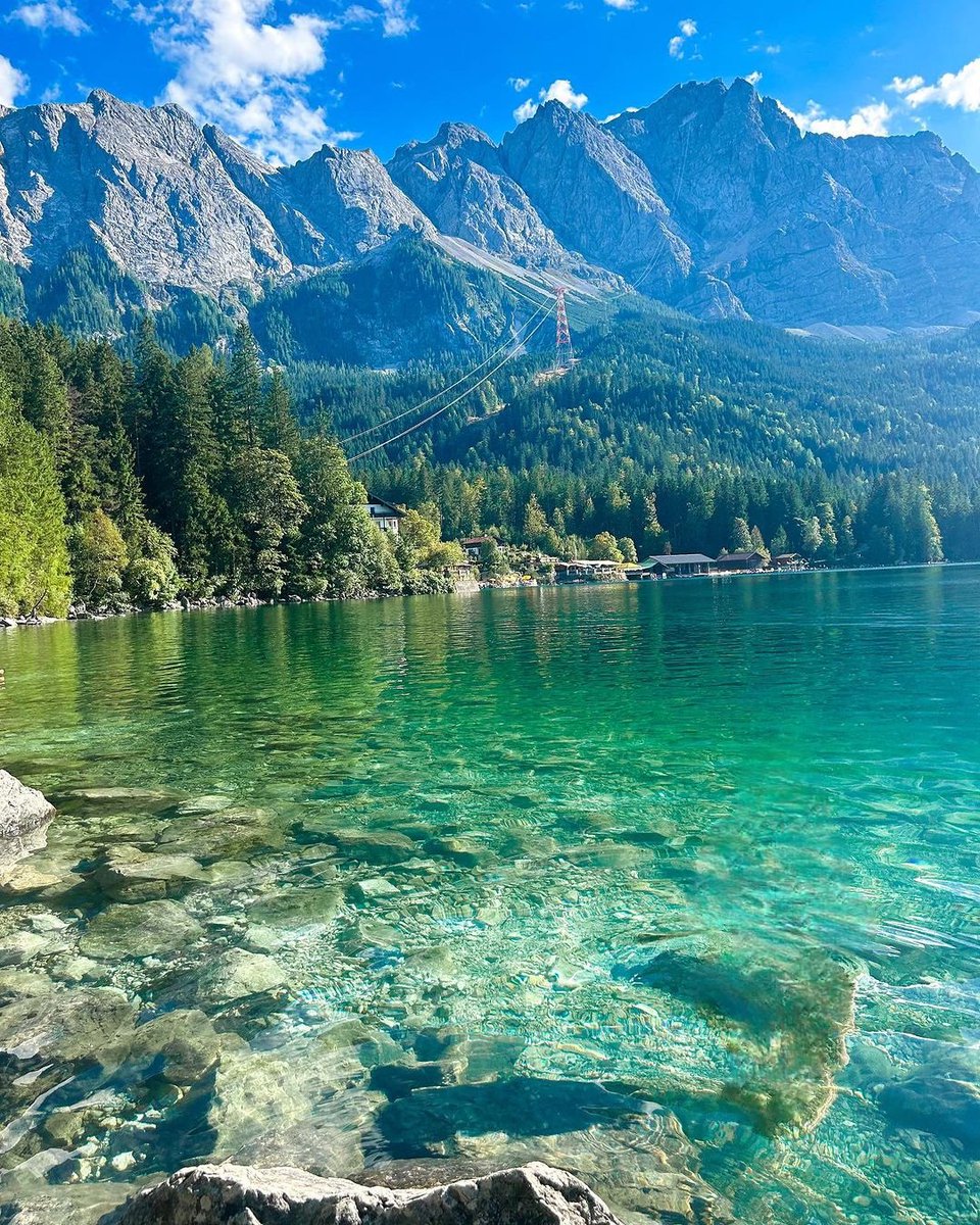 The serene beauty of Eibsee with its crystal clear waters and majestic mountains is a sight to behold. May this day be full of excitement! 🌞🗻