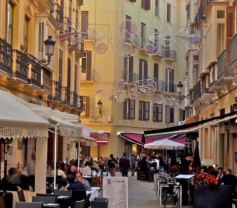 La calle Strachan se inicia en calle Molina Lario, para continuar hasta la calle del Marqués de Larios. Según Bejarano Robles, esta calle se llamó ... Seguir leyendo 👉 malagaturismo.es/post/calle-str… #malagaturismoes #freetourmalaga #malagaturismo #malagaciudadgenial