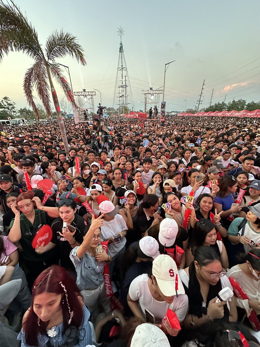 CROWD CHECK: 6:22PM

CokeStudioConcert WithBINI  

#BINIatBangusFestival 
#BINIxCokeStudioPH 
@BINI_ph