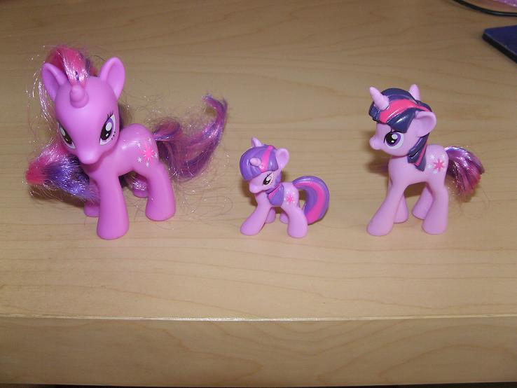 A French restaurant named 'Quick Fastfood' starts carrying My Little Pony toys. They appear to have had abnormally longer and slimmer legs for G4 pony figures. (2012)