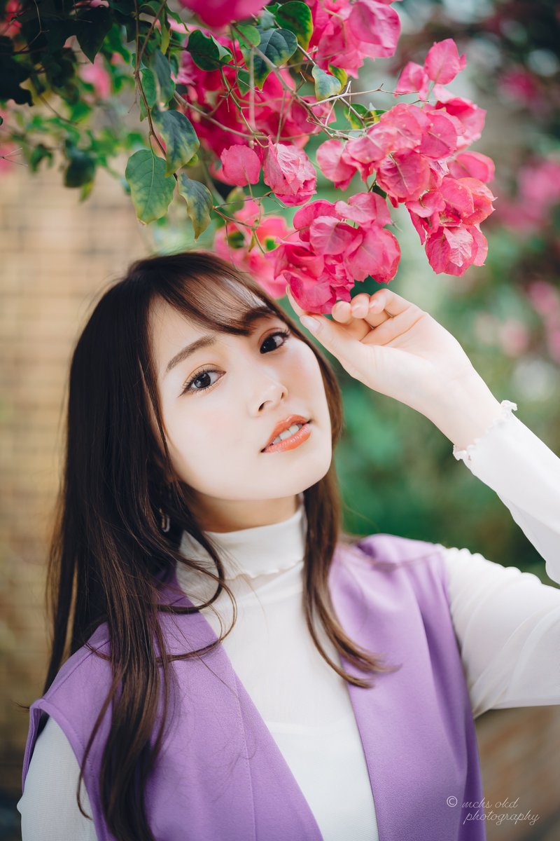 『Bougainvillea』

model：亀沢杏菜さん（@anchiy1005 ）

#STORAGE撮影会 
#福岡市植物園
#ブーゲンビリア 
#photography
#portrait
#portraitphotography