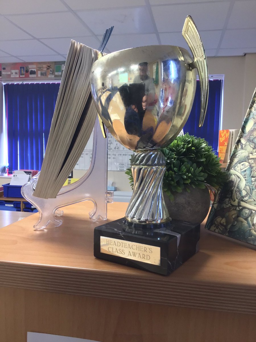 Well done class 6! We have won the attendance award this week. Keep up the great work. The more you are here, the more you learn. 📚