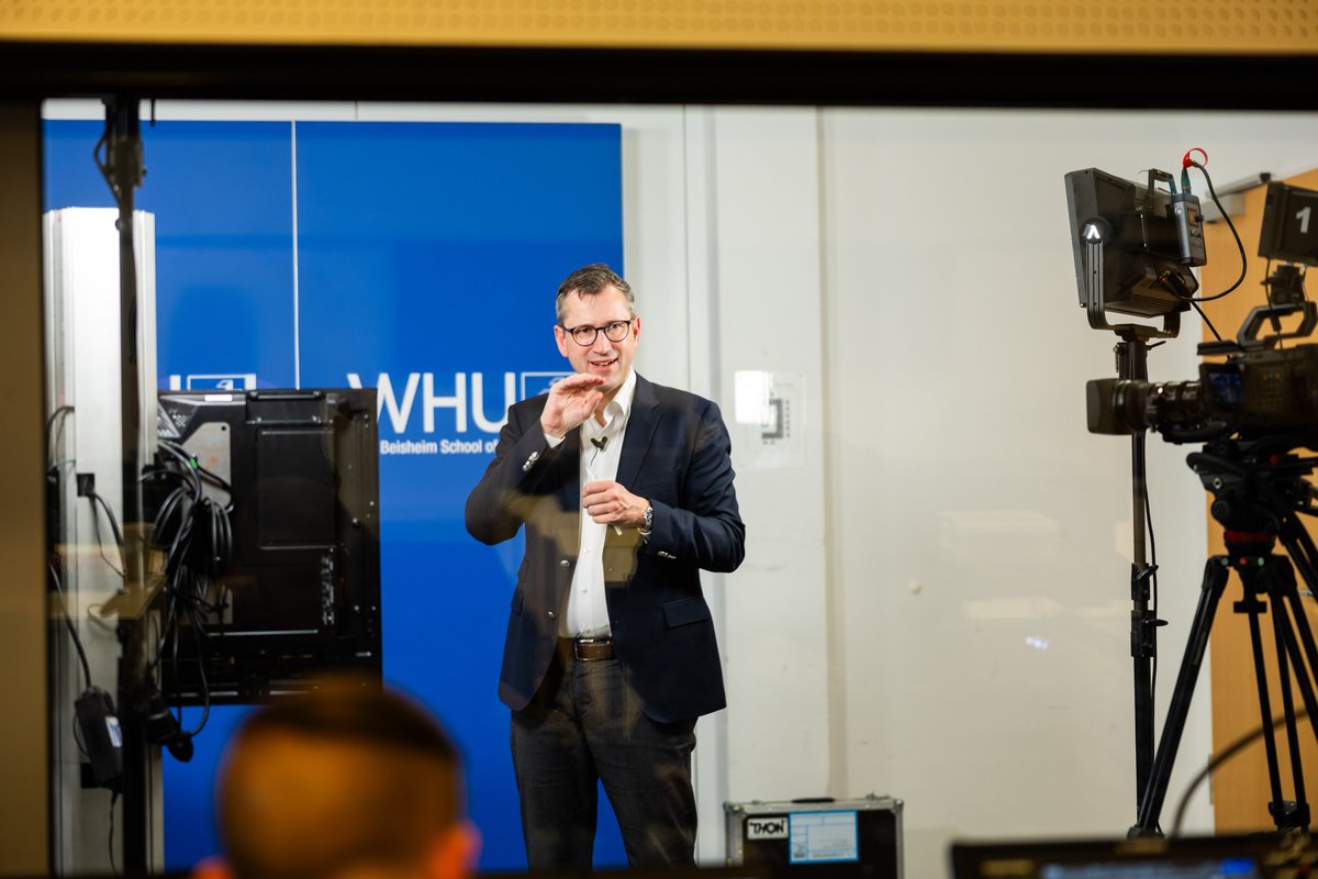 The WHU - Campus for Sales 2024 brought together Germany’s visionary minds in sales under the motto “efficient sales in volatile times.” In a new online format, participants were able to learn about topics ranging from AI-support to social selling. #myWHU #sales