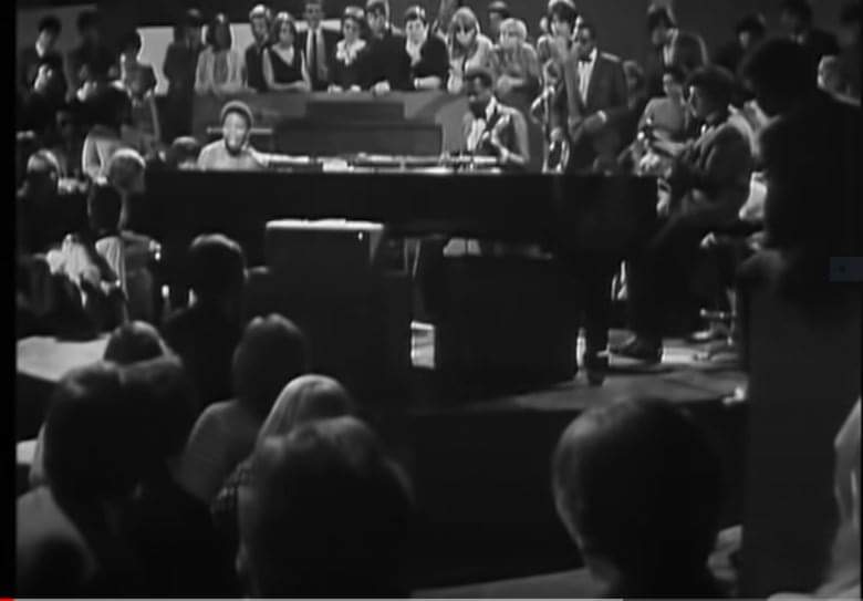 DIA INTERNACIONAL DEL JAZZ “El Jazz no es solo música; es una forma de vida, una forma de ser, una forma de pensar”: NINA SIMONE. “Ain't Got No, I Got Life” London, 1968. - youtube.com/watch?v=L5jI9I… #Jazz