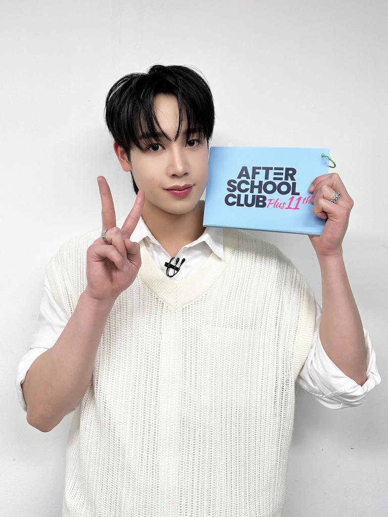 [TRAD. 🇵🇹]

[👀] 240430 #AfterSchoolClub

O segundo desafio de MC para o Hunter💘
roady, dêem ao MC Hunter muito apoio e elogios👏🤍

#Hi_kers👋 #xikers #싸이커스