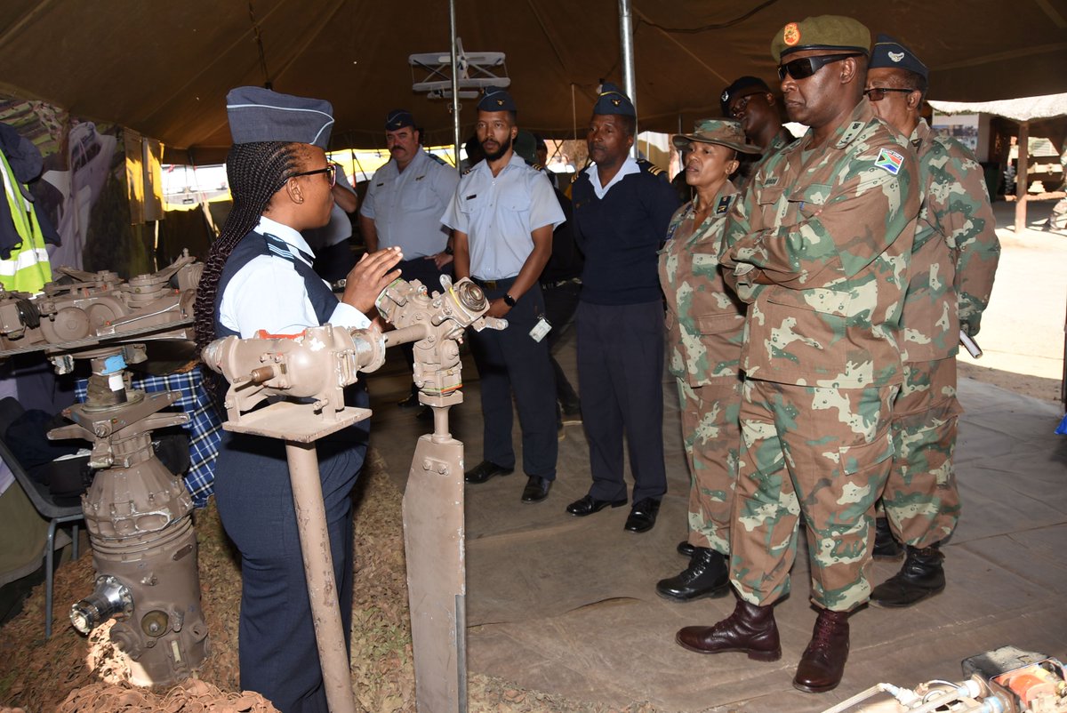 READ || South African Air Force unpacks aviation-related professions and equipment within its various areas of specialization at the Bloem show in Bloemfontein. facebook.com/10006886559395… #SANDF #SAAirForce #SAAF #BloemfonteinShow2024