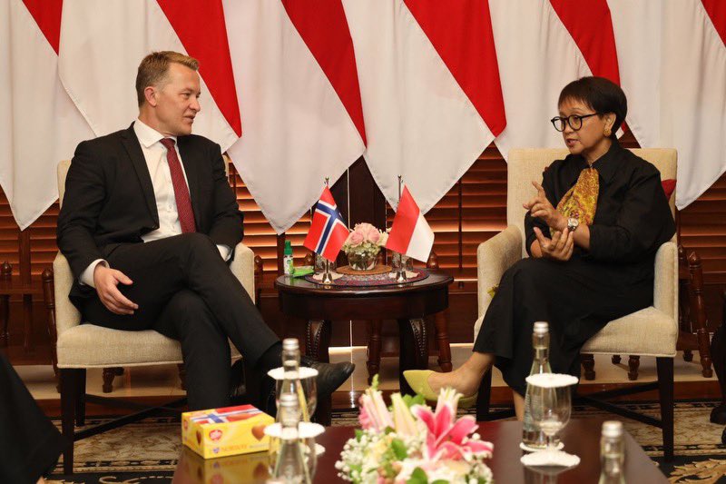 Excellent meeting w/ Foreign Minister Retno Marsudi @Menlu_RI in Jakarta. Indonesia is a close & trusted partner of Norway. Our countries are united in a consistent application of int’l law to secure peace in ✅ Gaza & the Middle East ✅ Afghanistan ✅ Ukraine ✅ Myanmar 🇮🇩🫱🏽‍🫲🏼🇳🇴