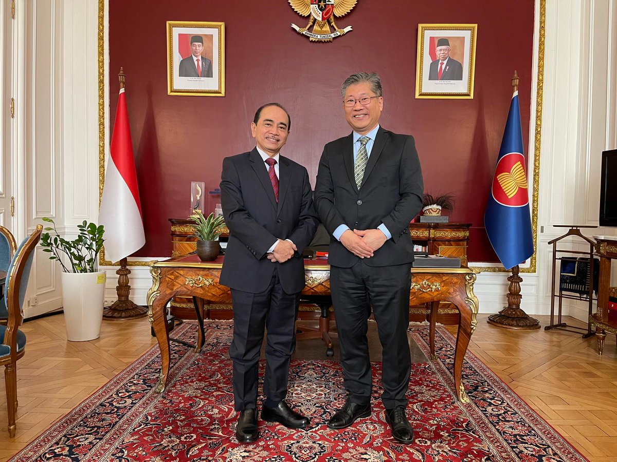 Delighted to welcome #Indonesia's 🇮🇩 Ambassador to France Mohamad Oemar @ITF_Forum offices. We're already advancing together on decarbonisation pathways for sustainable urban mobility in Indonesia’s 35 largest cities and on freight connectivity 👉🏽 itf-oecd.org/decarbonisatio…