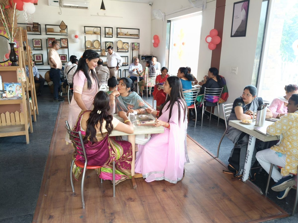Introducing 'Didi Kitchen and Café' – a culinary gem run by the powerhouse women of the Nari Shakti Cluster under the Uttarakhand State Rural Livelihood Mission. Located in Rudrapur's Growth Centre on Kashipur Road, Bingwada, join us and empower.#DidiKitchenAndCafé #USRLM