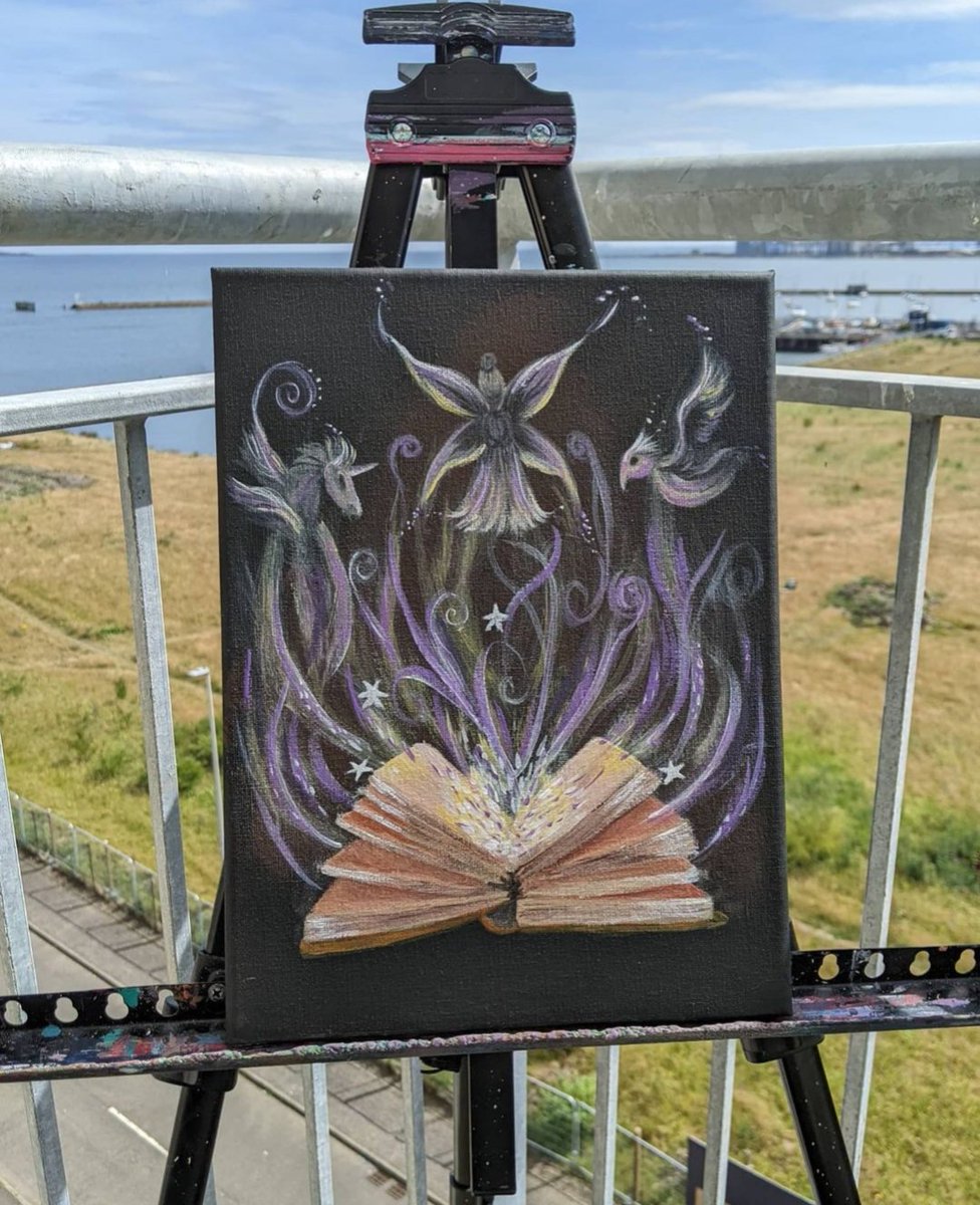 Morning all 🌈☕ My painting today is all about letting your imagination run free! 📚🎨🦄The escapism that books bring can be truly magical! 🐦🔥🎨Embrace it! 🥰 Find time to relax! What are you reading at the moment? Wishing you a magical, whimsy kind of day 🥰