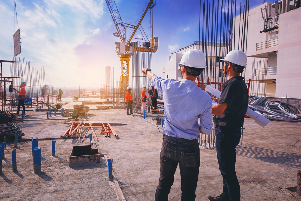 La construcción global registrará un crecimiento modesto en 2024. La ingeniería civil impulsa el sector mientras la coyuntura económica lastra la actividad del segmento residencial. Leer más: ow.ly/RKn850RbggS