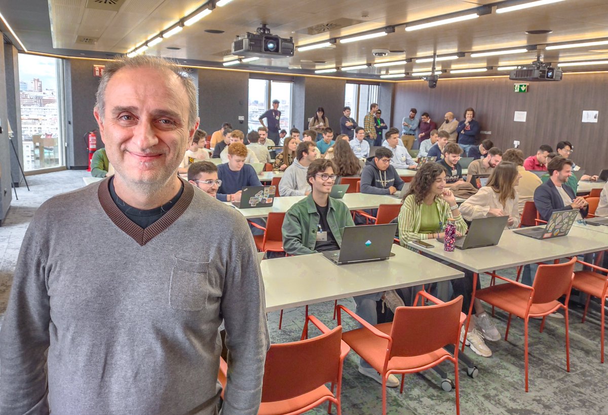 El pasado viernes estuvimos en el evento tecnológico de <a href="/GoogleES/">Google España</a>, donde estudiantes universitarios trabajaron junto a profesionales del sector en diferentes casos prácticos de #Cloud e #IA con #GoogleCloud durante 4 horas intensivas. ¡Un día de aprendizaje y #networking!🎓