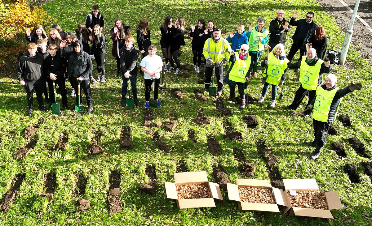 Strength in numbers! @volunteering_uk #ActionEarth now taking 2024 applications. Last year 4,152 volunteers helped #MakeSpaceForNature on our funded projects. Start planning activities & grab a grant! Guidance and registration at rb.gy/86erg Funded by @NatureScot