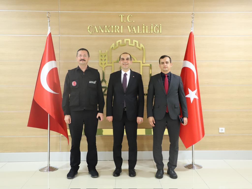 Çankırı Valiliği (@cankirivaliligi) on Twitter photo AFAD Sivil Toplumla İlişkiler ve Akreditasyon Daire Başkanı Sn. Abdulkadir Tezcan ile İl Afet ve Acil Durum Müdürü Sn. Ahmet Matur Valimiz Sn. <a href="/firattasolar/">M. Fırat Taşolar</a>'ı ziyaret ettiler. AFAD Sivil Toplumla İlişkiler ve Akreditasyon Daire Başkanı Sn. Abdulkadir Tezcan ile İl Afet ve Acil Durum Müdürü Sn. Ahmet Matur Valimiz Sn. <a href="/firattasolar/">M. Fırat Taşolar</a>'ı ziyaret ettiler.