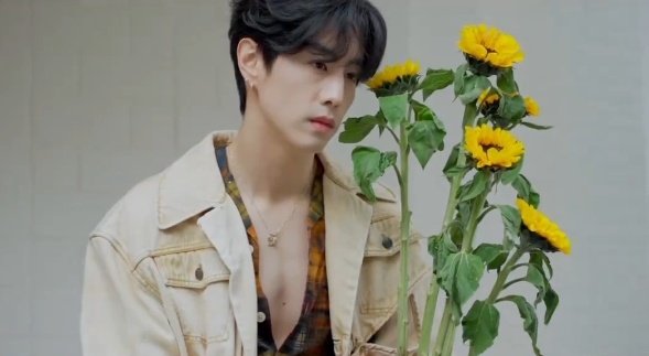 Duan Yien, so beautiful 🌻🌻🌻💕

#MarkTuan #Mark #段宜恩 #마크 
@marktuan @DNAmngmnt