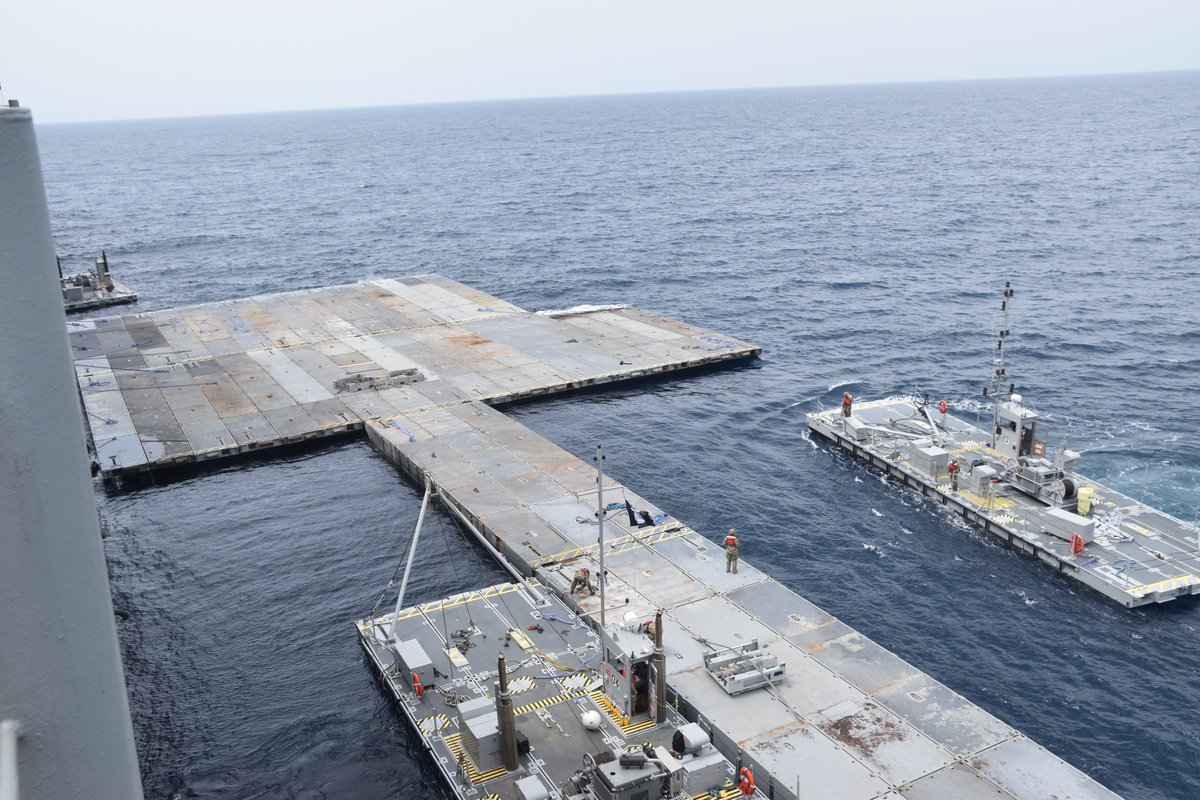 The 🇺🇸US Army and Navy have begun the construction of the floating JLOTS (Joint Logistics Over-The-Shore) pier to deliver humanitarian aid to the people of Gaza. Via @CENTCOM