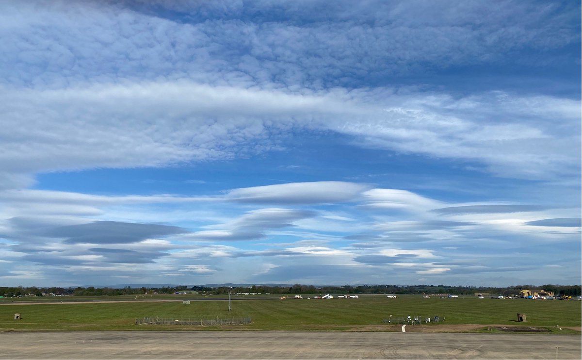 Some fabulous wave cloud visible this morning. @metoffice