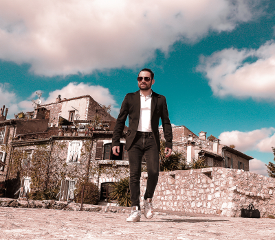 «La Côte d’Azur incarne l’élégance, la diversité et le dynamisme... » Rencontrez Aurélio STELLA, photographe azuréen et ambassadeur #CotedAzurFrance ! En savoir + sur la marque Côte d'Azur France👉 ow.ly/zUpC50RlTap 📷@aureliostella