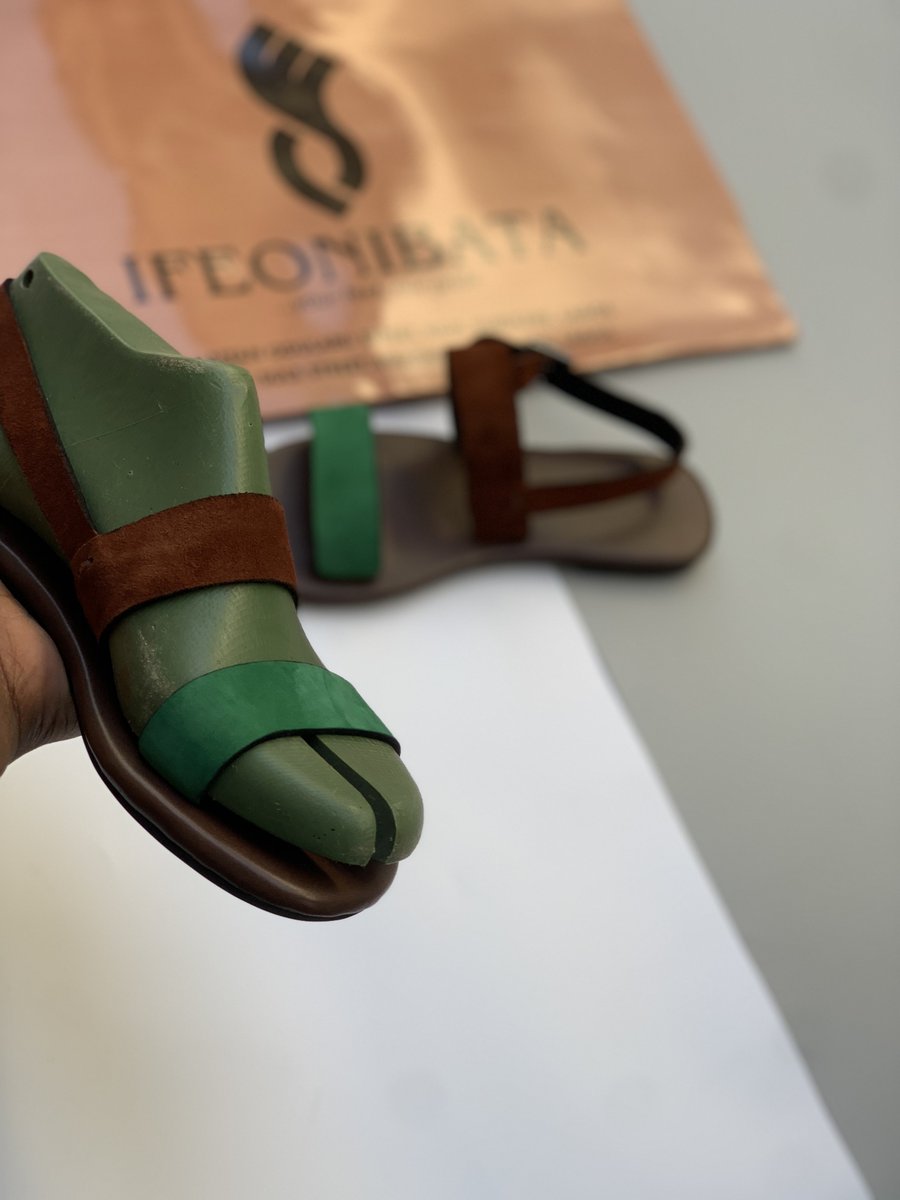 SOguntuga's tweet photo. I’m reliable and affordable.

Please check my media for more or my instagram “@IFEONIBATA”, I am more active there.

Slippers prices - 15-20k
Sandals prices - 18-20k
Shoes prices - 28-35k

I also sell belts (reversible and non-reversible)

Wholesale prices are very negotiable 🙏🏽 https://t.co/drAvMiztzC