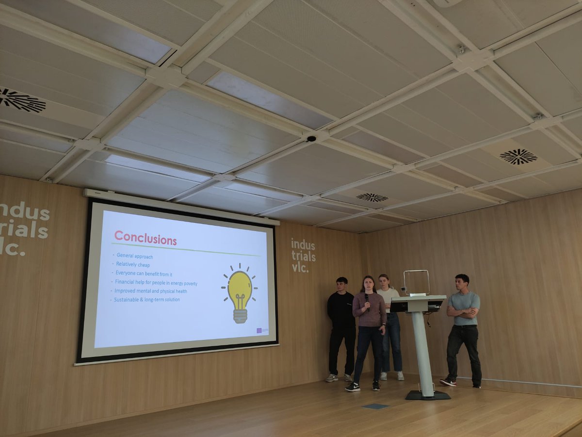 PROYECTO | Vamos con el 3er equipo del #WellBasedHachathon 

💡Nos presentan una solución centrada en una app en sobre consumo energético, así como promoción de ayudas y de reuniones sociales de intercambio e información en refugios climáticos #PobrezaEnergética (1de3)