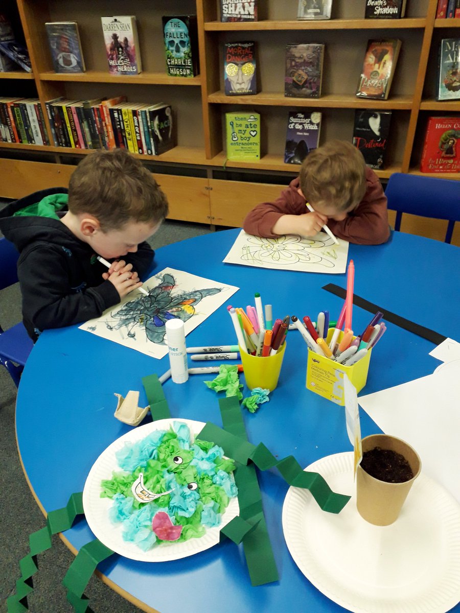 Willington Library were celebrating Earth Day last week! 🌍🌻 They planted sunflowers for the bees, did some colouring in and made paper plate faces of the Earth! Well done everyone!