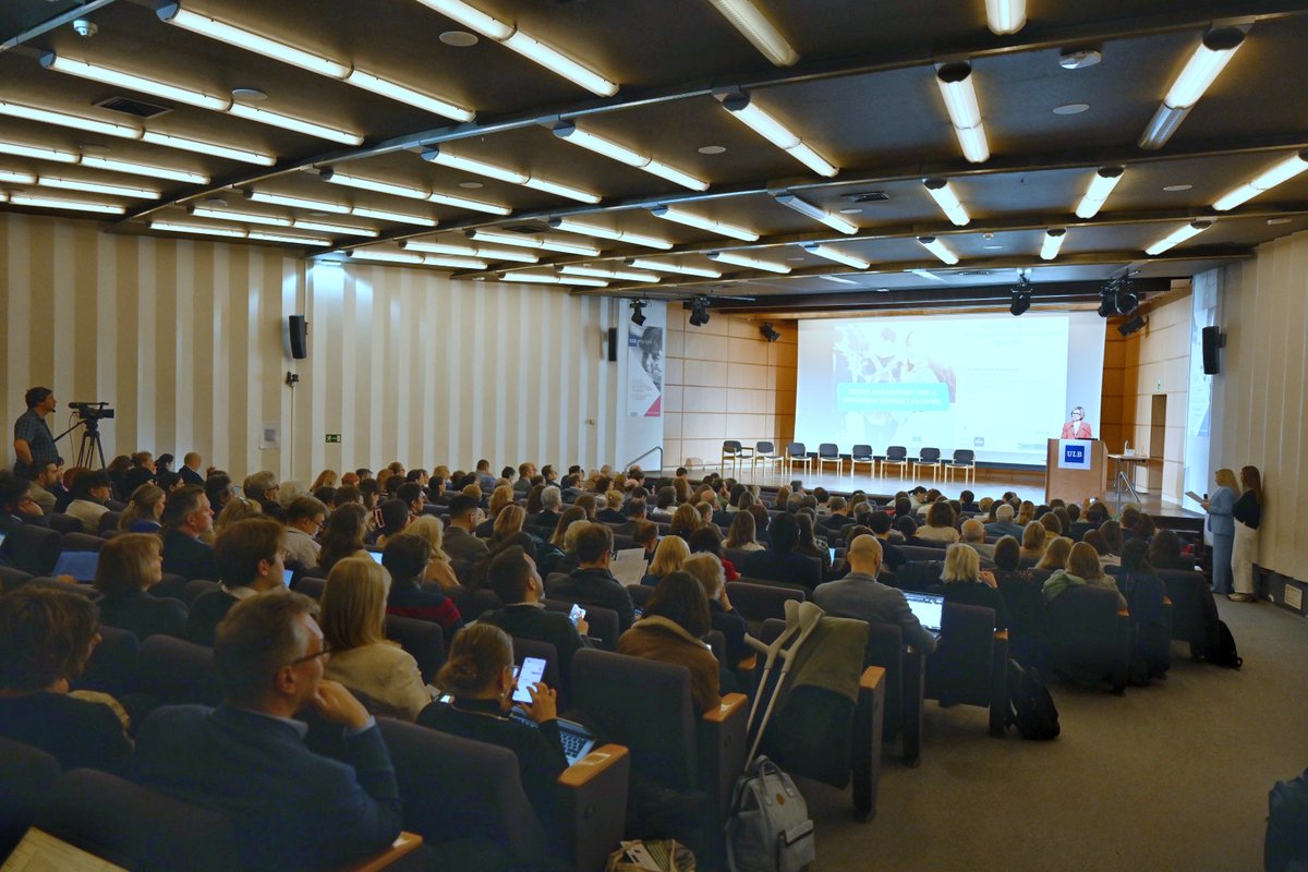 Yesterday, around 1000 #HigherEducationInstitutions and Member States representatives came together to call for the implementation of the #EuropeanDegree. Together, we can make #EuropeanHigherEducation more competitive and attractive globally 🇪🇺💪 arqus-alliance.eu/news/blueprint… #EDLab