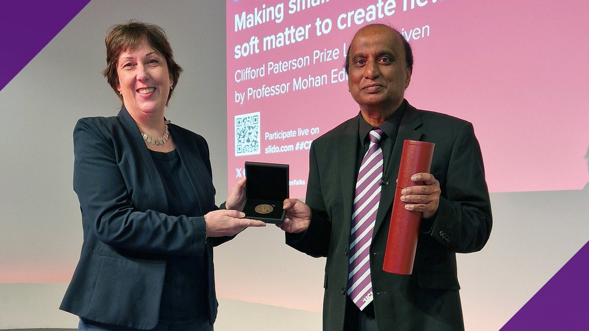 UCL's Bonfield Chair of Biomaterials Professor Mohan Edirisinghe OBE, FREng, FEuroAcadSci, receives his Royal Society Clifford Patterson Medal at his formal Royal Society prize lecture. Read more about the evening in this thread 👇 (1/5) 🧵